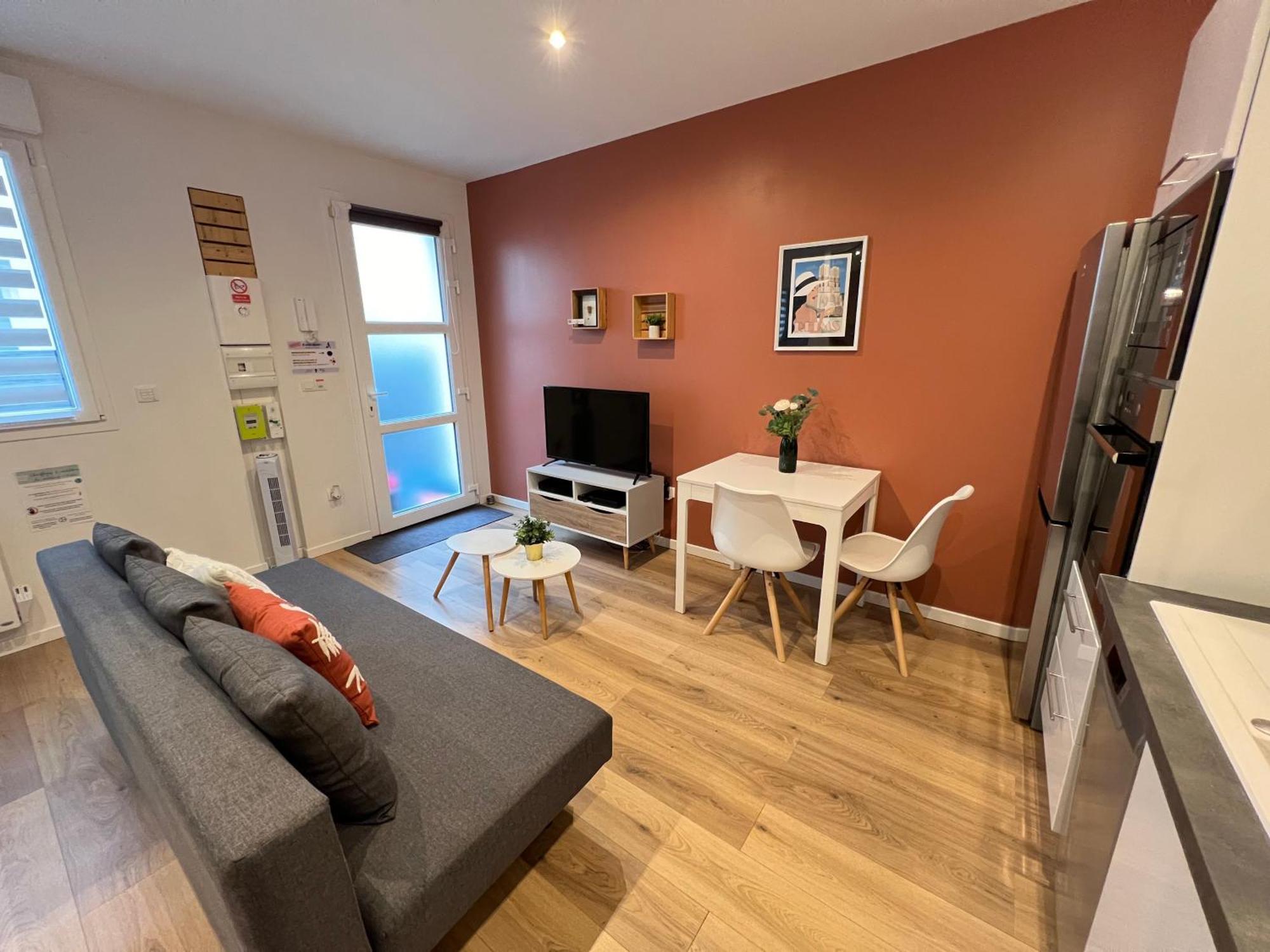 Le Remois - Charmant T2 - Renove - Parking - Cour Privative - Wifi Reims Ngoại thất bức ảnh