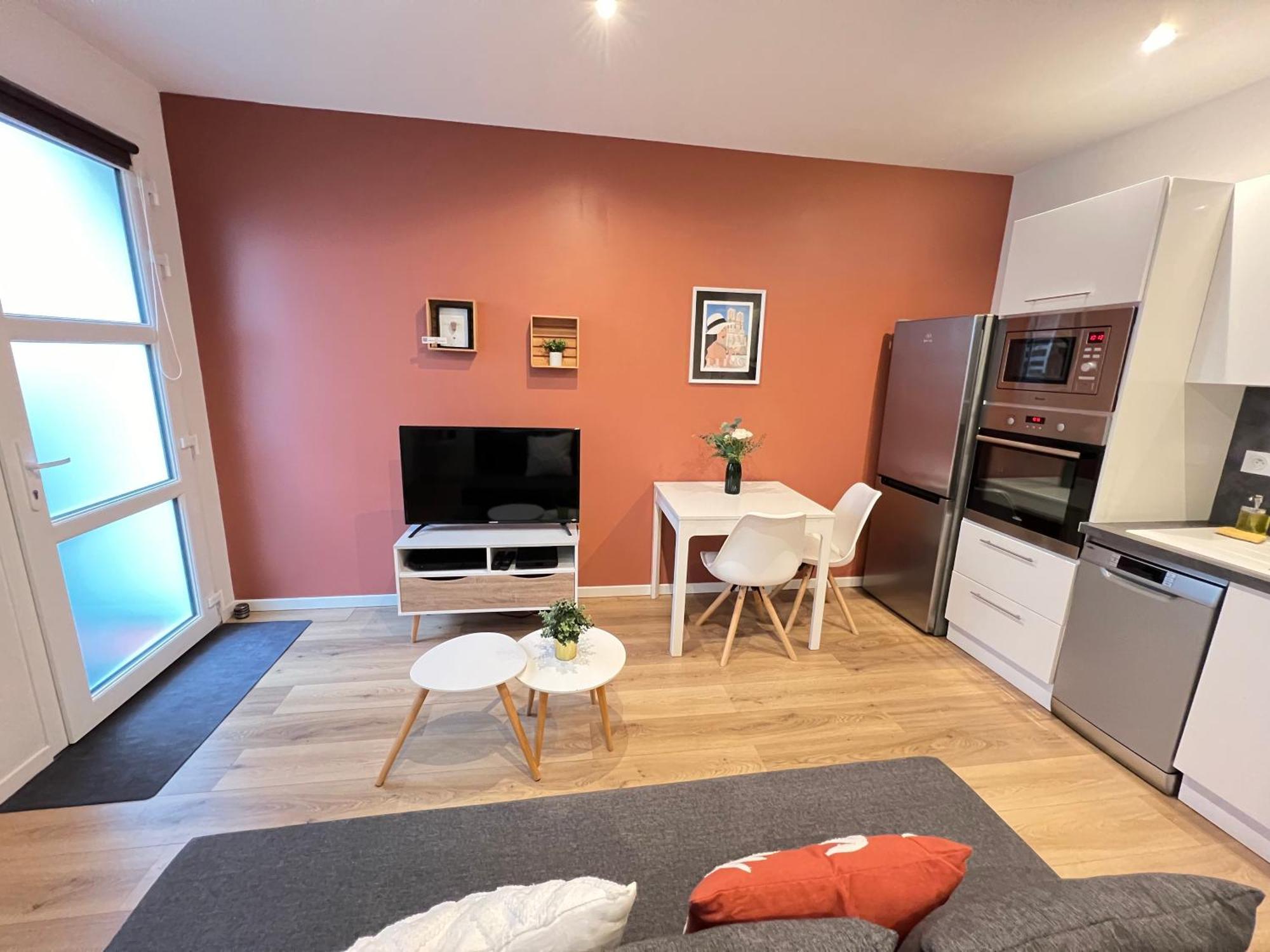 Le Remois - Charmant T2 - Renove - Parking - Cour Privative - Wifi Reims Ngoại thất bức ảnh