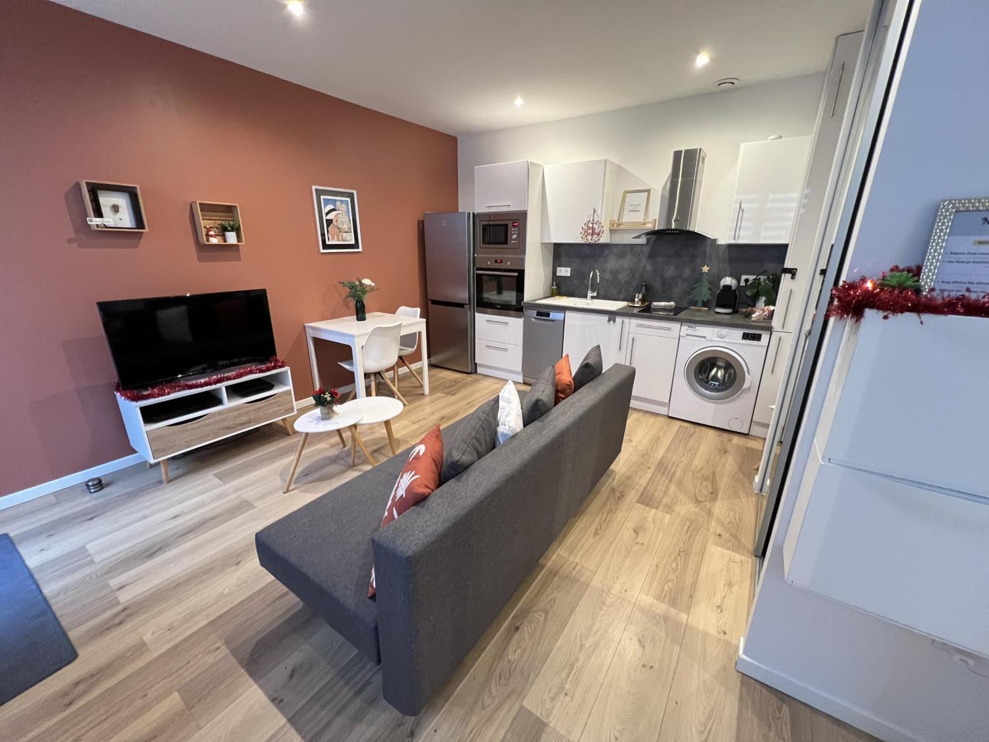 Le Remois - Charmant T2 - Renove - Parking - Cour Privative - Wifi Reims Ngoại thất bức ảnh